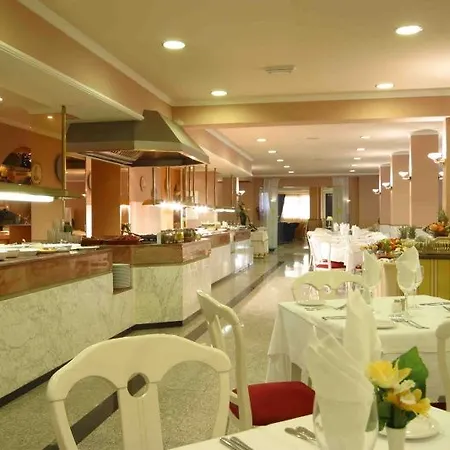 Las Arenas Suites Hotell 4*