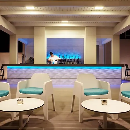 Las Arenas Suites Hotell 4*